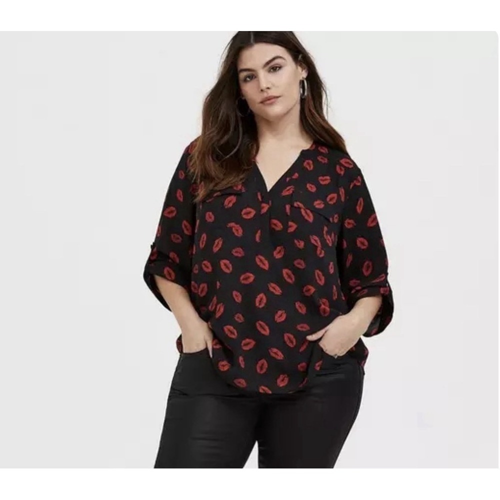 Torrid Georgette Black And Red Semi Sheer Blouse SZ 1‎ Novelty Lip Print V Neck